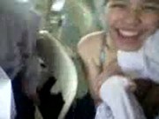 คลิปเด็ดจับเพื่อนสาว แกล้งถอดเสื้อโชว์นมให้พวกเพื่อนผู้ชายดู ผู้ชายควยเเข็งเป็นเเถว แม่งเอ๋ย แกล้งแบบนี้พี่ชอบ