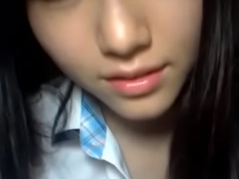 คลิปสาวมอปลายโชว์นม คาชุดนักเรียนโอย เห็นแล้วน้ำเดินจริงๆ ครับแม่งโคตรน่ารัก จริงๆ หัวนมชมพุน่าเย็ดมาก