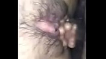 คลิป18+เสียงเสียวน้องแนน ดาวโป๊มหาลัยดังบึงกาฬ ถูกควยฝังมุกเย็ดไม่ยั้งตอนที่เรียนออนไลน์xxx โดนมุกที่ควยไม่พอยังเยี่ยวใส่หีเธออีก