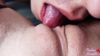 ดูคลิปโป๊ฝรั่ง เลียหีขยี้เม็ดแตดก่อนเอาควยเสียบหีแรงๆ xxx แล้วซอยหีรัวๆจนน้ำว่าวพุ่งกระจาย